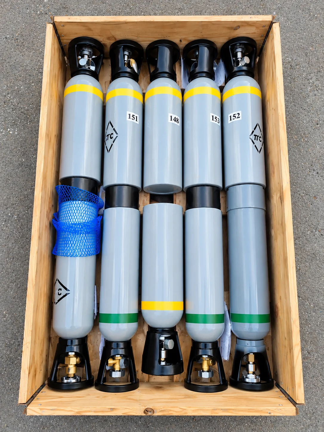 Calibration gas cylinders with protected valves arranged in a wooden shipping crate