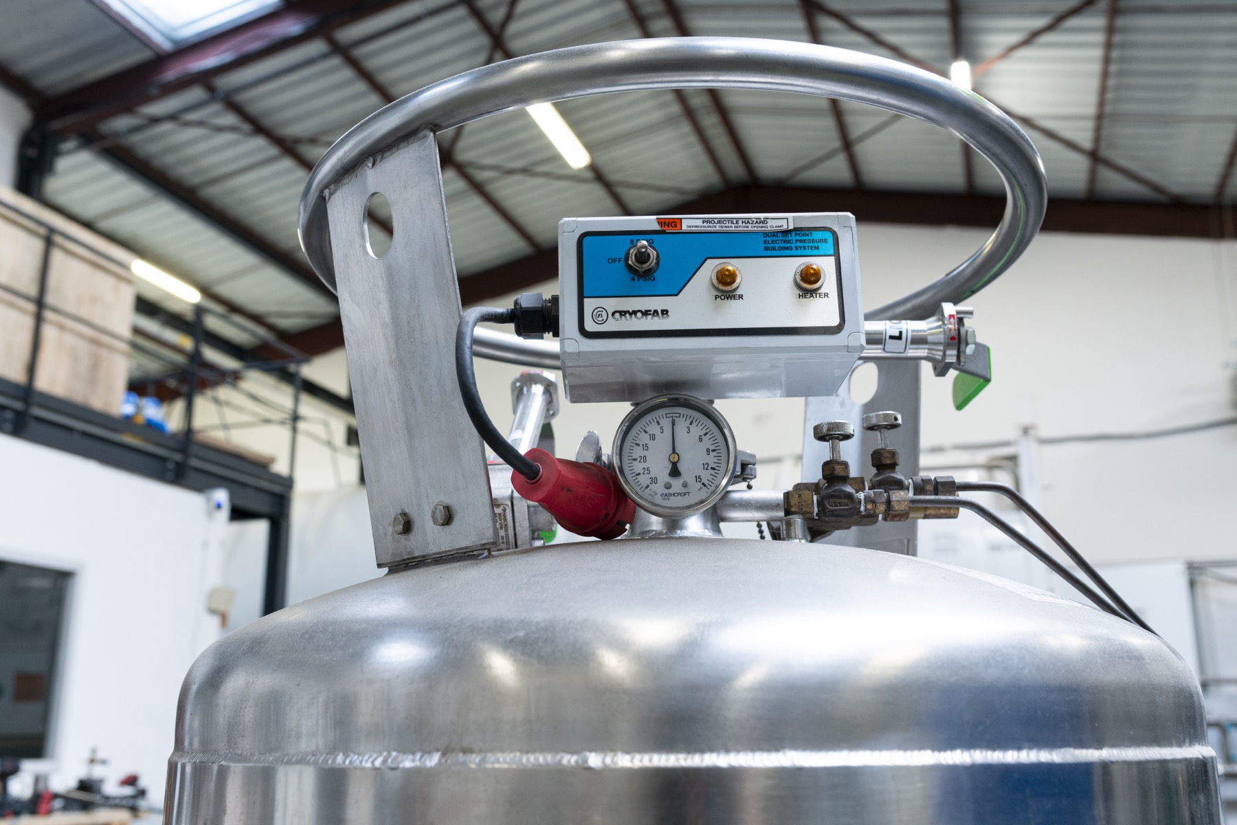 Cryogenic vessel pressure and filling control equipment