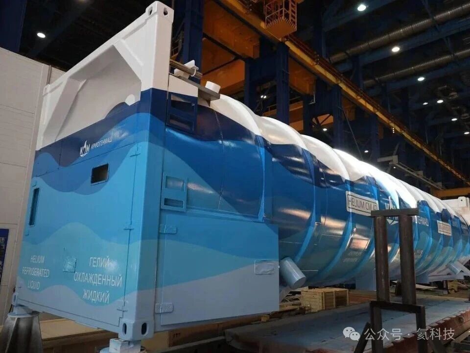 Blue and white HELIUM CM 42 tank container in a workshop, from the supplied industry report
