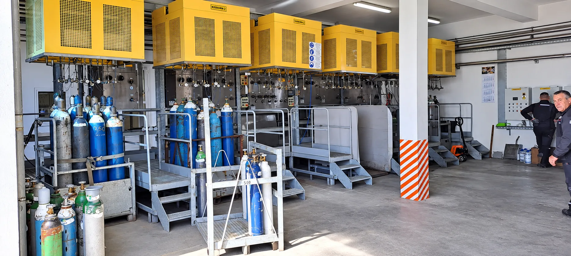 Industrial cylinder filling station with process controls
